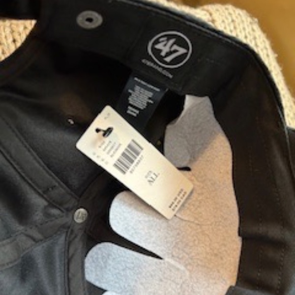 **HOST PICK** New York Yankees Velvet Cap *NEW* - Picture 6 of 7